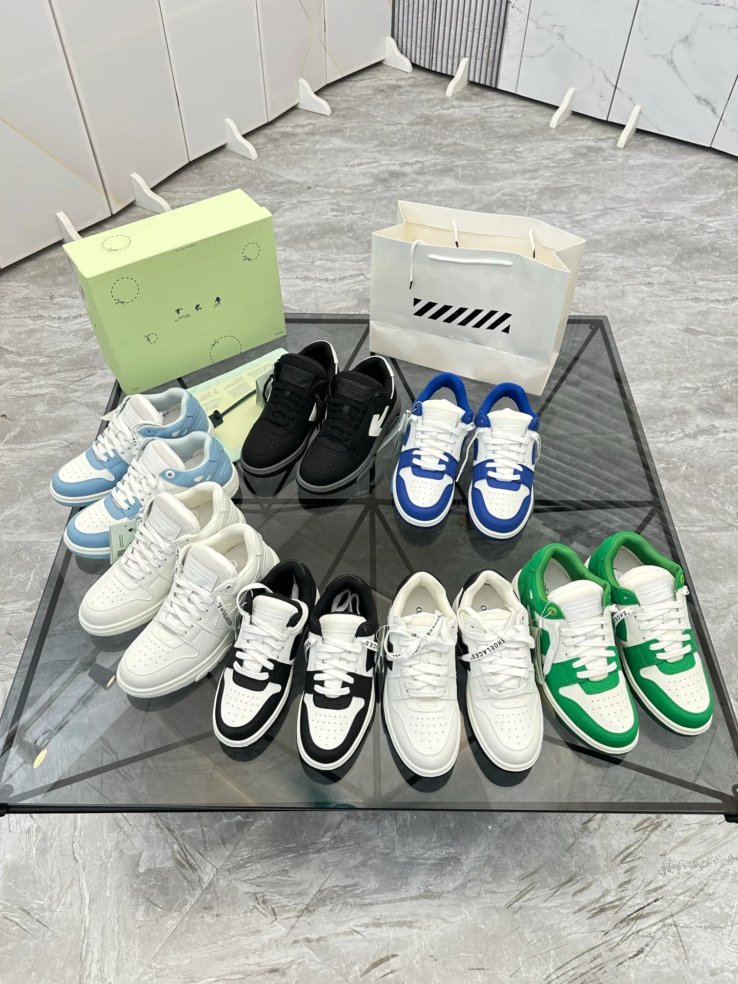 Selling men's shoes 💰: 💰P560¥ High-end top quality (leather buckle plus 10) Product trademark: OFF WHITE * "OFF WHITE*" low-top casual shoes Regular size: 35-45 (can be customized to 46) Couple style Product material: imported first-layer cowhide leather upper, breathable lining, original outsole. No.: H203